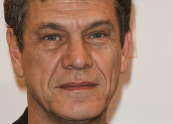 Marc Lavoine fait un numéro de charme à Anne Hidalgo : Adriana Karembeu n’a qu’à bien se tenir