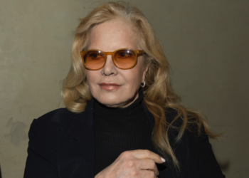 « Ça me ferait plaisir mais… » : ce regret que Sylvie Vartan garde sur sa fille Darina