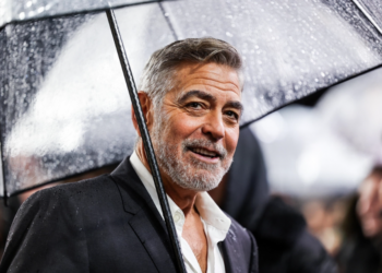 Georges Clooney : découragé et se sentant piégé, il prend une lourde décision qui pourrait le rapprocher de la France 18 Georges Clooney : découragé et se sentant piégé, il prend une lourde décision qui pourrait le rapprocher de la France Georges Clooney : découragé et se sentant piégé, il prend une lourde décision qui pourrait le rapprocher de la France