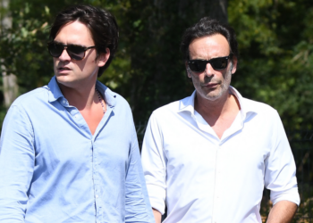 Mort d’Alain Delon : ses fils Anthony et Alain-Fabien réunis et en famille pour rendre hommage à leur père 15 Mort d’Alain Delon : ses fils Anthony et Alain-Fabien réunis et en famille pour rendre hommage à leur père Mort d’Alain Delon : ses fils Anthony et Alain-Fabien réunis et en famille pour rendre hommage à leur père