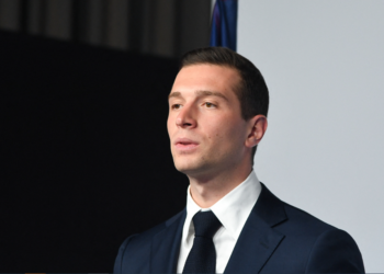 Jordan Bardella "fanatique" de Donald Trump ? Échange tendu entre Léa Salamé et le président du RN dans Quelle époque ! 8 Jordan Bardella "fanatique" de Donald Trump ? Échange tendu entre Léa Salamé et le président du RN dans Quelle époque ! Jordan Bardella « fanatique » de Donald Trump ? Échange tendu entre Léa Salamé et le président du RN dans Quelle époque !