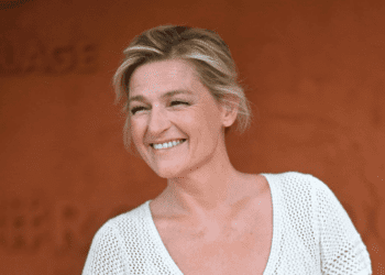 « Il y a un fusible qui a sauté » : gros couac technique dans C à vous, Anne-Elisabeth Lemoine désespérée (ZAPTV)