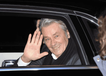 Alain Delon : « Il aurait signé n&rsquo;importe quoi », son ami intime Norbert Saada cash sur le cas Hiromi Rollin