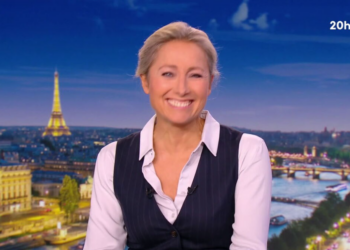Anne-Sophie Lapix très gênée : la journaliste part dans un gros fou rire pendant le journal de 20 heures de France 2 (ZAPTV) 16 Anne-Sophie Lapix très gênée : la journaliste part dans un gros fou rire pendant le journal de 20 heures de France 2 (ZAPTV) Anne-Sophie Lapix très gênée : la journaliste part dans un gros fou rire pendant le journal de 20 heures de France 2 (ZAPTV)