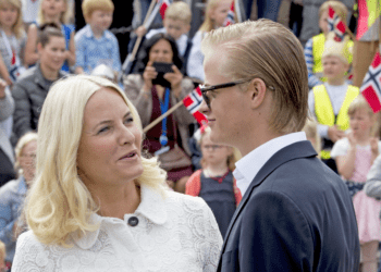 Mette-Marit de Norvège effondrée : son fils, le prince héritier Marius Borg Hoiby, soupçonné de vi*l et arrêté 10 Mette-Marit de Norvège effondrée : son fils, le prince héritier Marius Borg Hoiby, soupçonné de vi*l et arrêté Mette-Marit de Norvège effondrée : son fils, le prince héritier Marius Borg Hoiby, soupçonné de vi*l et arrêté