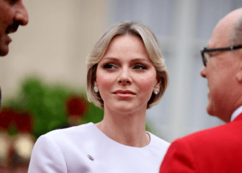 Charlene de Monaco sublime dans une tenue rose poudrée pour la fête nationale, ce détail qui fait mouche 3 Charlene de Monaco sublime dans une tenue rose poudrée pour la fête nationale, ce détail qui fait mouche Charlene de Monaco sublime dans une tenue rose poudrée pour la fête nationale, ce détail qui fait mouche