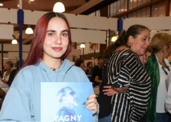 « C’était important de les voir déconner  » : Aël Pagny raconte cette scène amusante entre « chauves » qu’elle a immortalisée entre Pascal Obispo et Florent Pagny