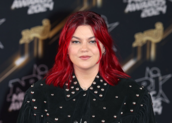 Louane : découvrez l'origine de son nom de scène, en lien avec sa soeur 3 Louane : découvrez l'origine de son nom de scène, en lien avec sa soeur Louane : découvrez l’origine de son nom de scène, en lien avec sa soeur