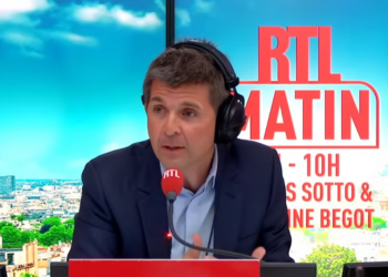 “Pardon !” : Thomas Sotto interrompt une interview et met son invité face à un mur 14 “Pardon !” : Thomas Sotto interrompt une interview et met son invité face à un mur “Pardon !” : Thomas Sotto interrompt une interview et met son invité face à un mur