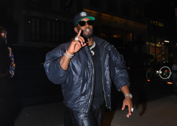 P. Diddy accusé d’avoir suspe*du une femme au-dessus d’un balcon au 17e étage 10 P. Diddy accusé d’avoir suspe*du une femme au-dessus d’un balcon au 17e étage P. Diddy accusé d’avoir suspe*du une femme au-dessus d’un balcon au 17e étage