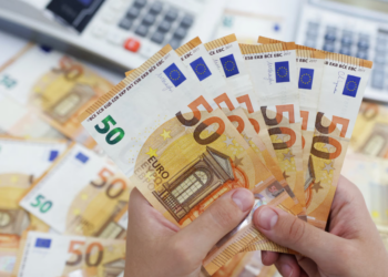 Faites-vous partie des Français qui ont un salaire décent ? Voici le seuil officiel 4 Faites-vous partie des Français qui ont un salaire décent ? Voici le seuil officiel Faites-vous partie des Français qui ont un salaire décent ? Voici le seuil officiel