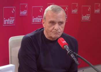 "Ils diraient quoi vos amis de débauche ?” : Jean-Charles de Castelbajac bousculé par Léa Salamé à cause de sa collaboration avec Notre-Dame de Paris (Zaptv) 12 "Ils diraient quoi vos amis de débauche ?” : Jean-Charles de Castelbajac bousculé par Léa Salamé à cause de sa collaboration avec Notre-Dame de Paris (Zaptv) « Ils diraient quoi vos amis de débauche ?” : Jean-Charles de Castelbajac bousculé par Léa Salamé à cause de sa collaboration avec Notre-Dame de Paris (Zaptv)