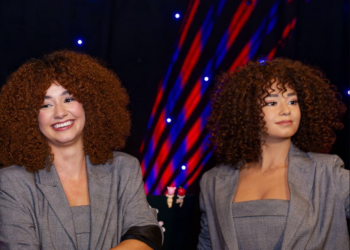 Léna Situations inaugure sa statue au musée Grévin : sa mère Sabrina fait une très rare apparition à ses côtés