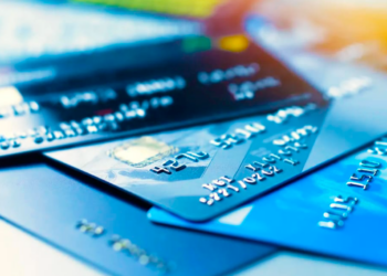 Cette arnaque à la copie de carte bancaire fait des ravages en France : soyez vigilants !