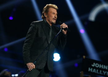 Décès de Johnny Hallyday : cette raison pour laquelle Jean-Claude Camus n’est jamais retourné sur sa tombe 16 Décès de Johnny Hallyday : cette raison pour laquelle Jean-Claude Camus n’est jamais retourné sur sa tombe Décès de Johnny Hallyday : cette raison pour laquelle Jean-Claude Camus n’est jamais retourné sur sa tombe