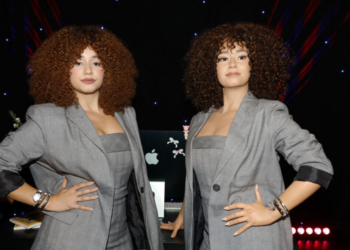 "Comment en avoir quelque chose à f**tre" : Léna Situations répond aux attaques virulentes d’Éric Naulleau sur son entrée au musée Grévin 18 "Comment en avoir quelque chose à f**tre" : Léna Situations répond aux attaques virulentes d’Éric Naulleau sur son entrée au musée Grévin « Comment en avoir quelque chose à f**tre » : Léna Situations répond aux attaques virulentes d’Éric Naulleau sur son entrée au musée Grévin