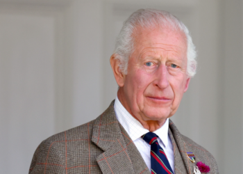 Charles III face au cancer, son fils William brise le silence : “Il se bat durement” 14 Charles III face au cancer, son fils William brise le silence : “Il se bat durement” Charles III face au cancer, son fils William brise le silence : “Il se bat durement”