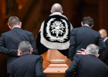 Obsèques de Niels Arestrup : Eric Cantona, Patrick Bruel, Yvan Attal, Albert Dupontel… Un parterre de stars lui dit adieu (Photos) 6 Obsèques de Niels Arestrup : Eric Cantona, Patrick Bruel, Yvan Attal, Albert Dupontel… Un parterre de stars lui dit adieu (Photos) Obsèques de Niels Arestrup : Eric Cantona, Patrick Bruel, Yvan Attal, Albert Dupontel… Un parterre de stars lui dit adieu (Photos)