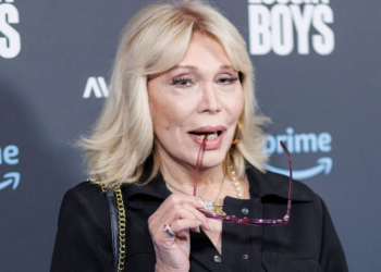 Amanda Lear choquée face à Flavie Flament dans Télématin : “Vous voulez me saper le moral ou quoi ?” 3 Amanda Lear choquée face à Flavie Flament dans Télématin : “Vous voulez me saper le moral ou quoi ?” Amanda Lear choquée face à Flavie Flament dans Télématin : “Vous voulez me saper le moral ou quoi ?”