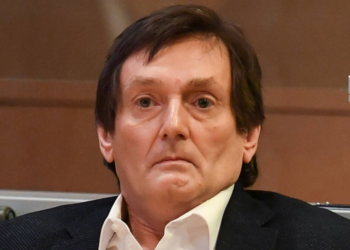 Pierre Palmade : bâtiment insalubre, isolement, aucune lumière du jour... Son quotidien en prison 6 Pierre Palmade : bâtiment insalubre, isolement, aucune lumière du jour... Son quotidien en prison Pierre Palmade : bâtiment insalubre, isolement, aucune lumière du jour… Son quotidien en prison