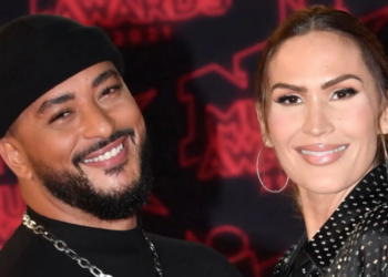 Slimane sur la scène de Bercy avec Vitaa : l’équipe technique de la chanteuse provoque un couac en plein concert 9 Slimane sur la scène de Bercy avec Vitaa : l’équipe technique de la chanteuse provoque un couac en plein concert Slimane sur la scène de Bercy avec Vitaa : l’équipe technique de la chanteuse provoque un couac en plein concert