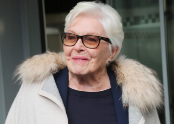 Line Renaud : qui va hériter de sa fortune ? 17 Line Renaud : qui va hériter de sa fortune ? Line Renaud : qui va hériter de sa fortune ?