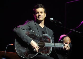 "En privé c'est infernal" : lourdement touché par un virus, Roch Voisine gardera cette séquelle à vie 14 "En privé c'est infernal" : lourdement touché par un virus, Roch Voisine gardera cette séquelle à vie « En privé c’est infernal » : lourdement touché par un virus, Roch Voisine gardera cette séquelle à vie