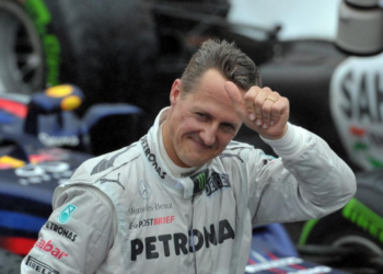 Michael Schumacher : deux hommes arrêtés après avoir tenté d'extorquer 15 millions d'euros à l'ancien pilote 9 Michael Schumacher : deux hommes arrêtés après avoir tenté d'extorquer 15 millions d'euros à l'ancien pilote Michael Schumacher : deux hommes arrêtés après avoir tenté d’extorquer 15 millions d’euros à l’ancien pilote