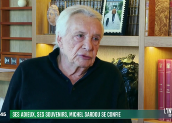 « Bien fait pour sa gue*le » : Michel Sardou est d’humeur taquine, Emmanuel Macron en fait les frais