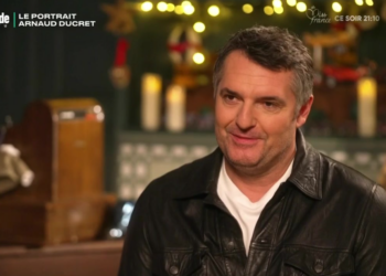 Deux appartements séparés, le secret d’une vie heureuse ? Arnaud Ducret détaille sa vie de papa remarié 11 Deux appartements séparés, le secret d’une vie heureuse ? Arnaud Ducret détaille sa vie de papa remarié Deux appartements séparés, le secret d’une vie heureuse ? Arnaud Ducret détaille sa vie de papa remarié