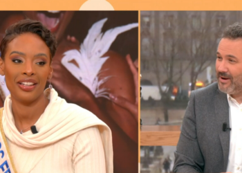 «Je vous demanderai de parler bien fort parce que c’est une personne âgée» : Bruce Toussaint ironise sur Miss France 2025 16 «Je vous demanderai de parler bien fort parce que c’est une personne âgée» : Bruce Toussaint ironise sur Miss France 2025 «Je vous demanderai de parler bien fort parce que c’est une personne âgée» : Bruce Toussaint ironise sur Miss France 2025