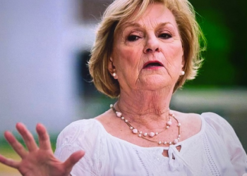 "Son pied était tordu" : Claudette Dion se remémore un épisode douloureux de la maladie de Céline Dion 10 "Son pied était tordu" : Claudette Dion se remémore un épisode douloureux de la maladie de Céline Dion « Son pied était tordu » : Claudette Dion se remémore un épisode douloureux de la maladie de Céline Dion