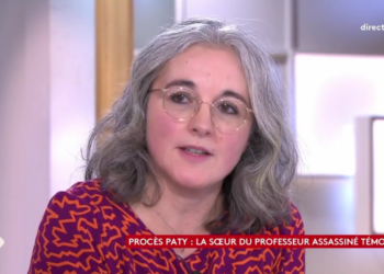Samuel Paty : sa soeur peine à retenir ses larmes, son discours glace le plateau d’Anne-Elisabeth Lemoine 16 Samuel Paty : sa soeur peine à retenir ses larmes, son discours glace le plateau d’Anne-Elisabeth Lemoine Samuel Paty : sa soeur peine à retenir ses larmes, son discours glace le plateau d’Anne-Elisabeth Lemoine