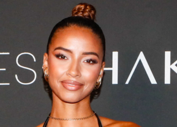 Miss France 2025 : Jean-Pierre Foucault commet une bourde en interpellant Flora Coquerel durant la cérémonie 11 Miss France 2025 : Jean-Pierre Foucault commet une bourde en interpellant Flora Coquerel durant la cérémonie Miss France 2025 : Jean-Pierre Foucault commet une bourde en interpellant Flora Coquerel durant la cérémonie