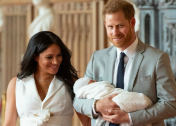 Harry et Meghan dévoilent une photo de leurs enfants pour la première fois depuis des années 9 Harry et Meghan dévoilent une photo de leurs enfants pour la première fois depuis des années Harry et Meghan dévoilent une photo de leurs enfants pour la première fois depuis des années
