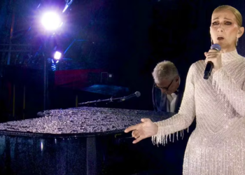 Céline Dion aux JO : cette exigence qu’elle a imposée à Thomas Jolly pour chanter à la cérémonie d’ouverture 2 Céline Dion aux JO : cette exigence qu’elle a imposée à Thomas Jolly pour chanter à la cérémonie d’ouverture Céline Dion aux JO : cette exigence qu’elle a imposée à Thomas Jolly pour chanter à la cérémonie d’ouverture