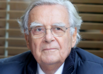 “Pendant 40 ans, il y a mis tout son argent” : bouleversante, la fille de Bernard Pivot se confie sur sa fin de vie