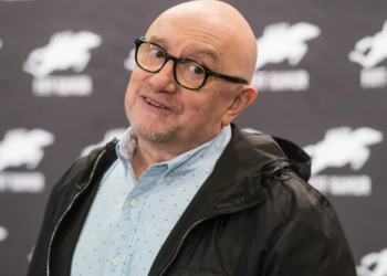 « Ca jette un petit froid” : le dernier hommage à Michel Blanc perturbé par un “mec en survet”, l’audience médusée