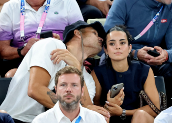 Florent Manaudou : son couple en danger à cause de sa participation à DALS ? “Danser avec une femme…” 17 Florent Manaudou : son couple en danger à cause de sa participation à DALS ? “Danser avec une femme…” Florent Manaudou : son couple en danger à cause de sa participation à DALS ? “Danser avec une femme…”