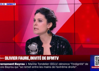 "Est-ce qu'il croit au Père Noël ?" : Apolline de Malherbe démarre tambour battant avec une question que tout le monde se pose 13 "Est-ce qu'il croit au Père Noël ?" : Apolline de Malherbe démarre tambour battant avec une question que tout le monde se pose « Est-ce qu’il croit au Père Noël ? » : Apolline de Malherbe démarre tambour battant avec une question que tout le monde se pose
