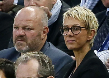 La femme de Philippe Etchebest a bien changé ! Son nouveau look ne passe pas inaperçu... 10 La femme de Philippe Etchebest a bien changé ! Son nouveau look ne passe pas inaperçu... La femme de Philippe Etchebest a bien changé ! Son nouveau look ne passe pas inaperçu…