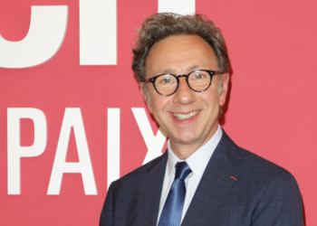 “De temps en temps, je vais sur ma tombe” : pour sa dernière demeure, Stéphane Bern fera comme Alain Delon 8 “De temps en temps, je vais sur ma tombe” : pour sa dernière demeure, Stéphane Bern fera comme Alain Delon “De temps en temps, je vais sur ma tombe” : pour sa dernière demeure, Stéphane Bern fera comme Alain Delon