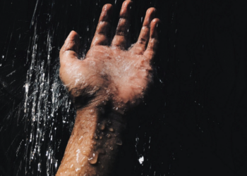 Un jeune homme de 30 ans en parfaite santé prend une douche, sa vie change à jamais 10 Un jeune homme de 30 ans en parfaite santé prend une douche, sa vie change à jamais Un jeune homme de 30 ans en parfaite santé prend une douche, sa vie change à jamais