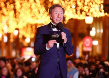 Stéphane Bern : "Très bien payé...", sa réponse sans appel à une question que tout le monde se pose 7 Stéphane Bern : "Très bien payé...", sa réponse sans appel à une question que tout le monde se pose Stéphane Bern : « Très bien payé… », sa réponse sans appel à une question que tout le monde se pose