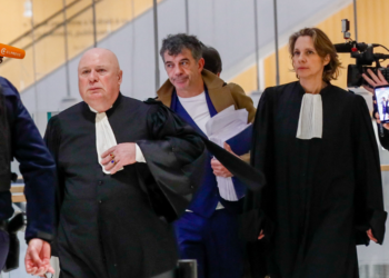 Stéphane Plaza "très agité" et "comme un lapin pris dans les phares" : il passe un très mauvais quart d’heure au tribunal 3 Stéphane Plaza "très agité" et "comme un lapin pris dans les phares" : il passe un très mauvais quart d’heure au tribunal Stéphane Plaza « très agité » et « comme un lapin pris dans les phares » : il passe un très mauvais quart d’heure au tribunal