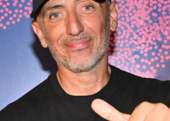 "Je suis bouleversé" : Gad Elmaleh se confie sur sa petite-fille Ely et se fixe un sacré défi la concernant 10 "Je suis bouleversé" : Gad Elmaleh se confie sur sa petite-fille Ely et se fixe un sacré défi la concernant « Je suis bouleversé » : Gad Elmaleh se confie sur sa petite-fille Ely et se fixe un sacré défi la concernant