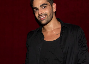 Christophe Licata de retour dans Danse avec les stars, mais à une condition... Ce qu'il a imposé à la production 7 Christophe Licata de retour dans Danse avec les stars, mais à une condition... Ce qu'il a imposé à la production Christophe Licata de retour dans Danse avec les stars, mais à une condition… Ce qu’il a imposé à la production