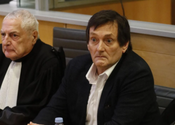 Pierre Palmade en prison : un détenu particulièrement surveillé ? Un gardien lève le voile 15 Pierre Palmade en prison : un détenu particulièrement surveillé ? Un gardien lève le voile Pierre Palmade en prison : un détenu particulièrement surveillé ? Un gardien lève le voile