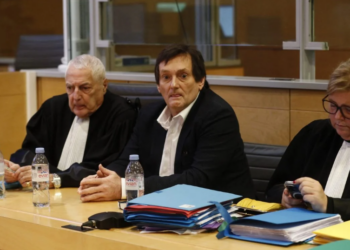 Pierre Palmade en prison : ce coup de fil angoissé qu’il a passé à sa famille après un incident dangereux 14 Pierre Palmade en prison : ce coup de fil angoissé qu’il a passé à sa famille après un incident dangereux Pierre Palmade en prison : ce coup de fil angoissé qu’il a passé à sa famille après un incident dangereux