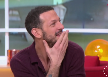 “Je vous emm**** Julien” : Vincent Dedienne crispé par une remarque de Julien Arnaud, Flavie Flament en remet une couche 10 “Je vous emm**** Julien” : Vincent Dedienne crispé par une remarque de Julien Arnaud, Flavie Flament en remet une couche “Je vous emm**** Julien” : Vincent Dedienne crispé par une remarque de Julien Arnaud, Flavie Flament en remet une couche